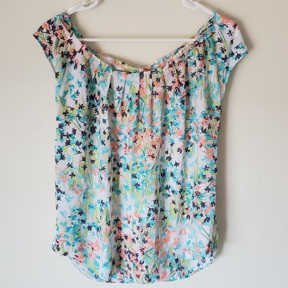 🦈 3/$20 LC Beautiful Flowy Top